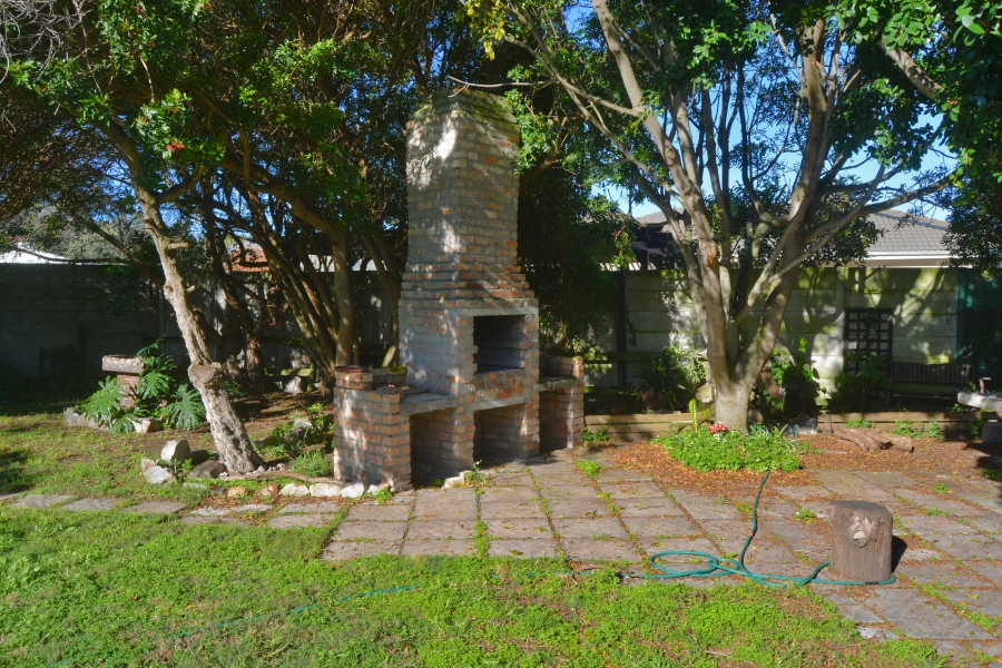 3 Bedroom Property for Sale in Sandbaai Western Cape